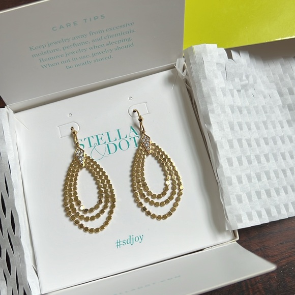 💧STELLA&DOT Uma teardrop earrings, gold - Picture 3 of 6